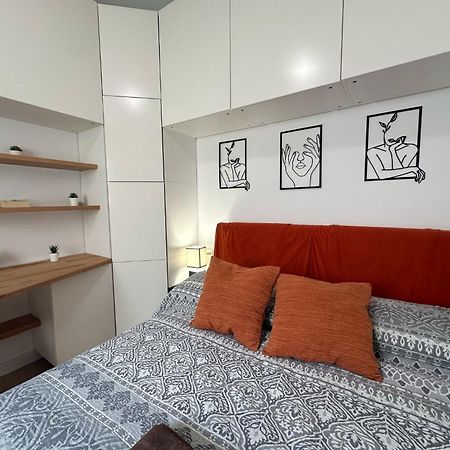 Alojamiento Parrales Barcelona Ngoại thất bức ảnh